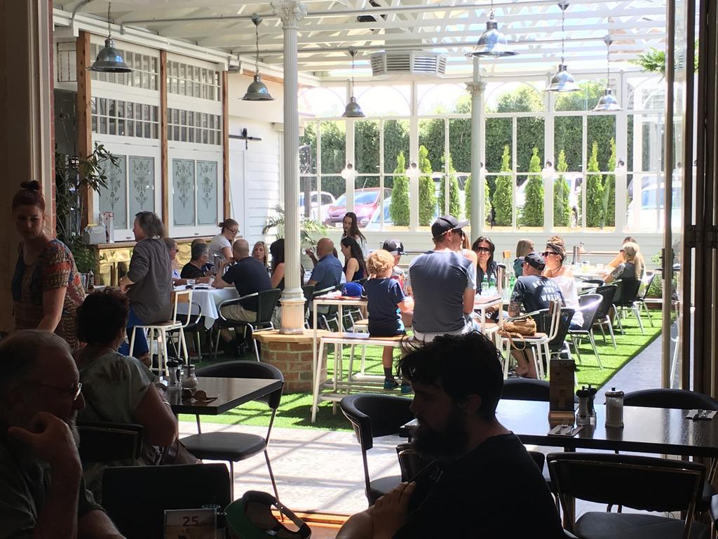 Oscars Hotel And Cafe Bar Ballarat Bagian luar foto