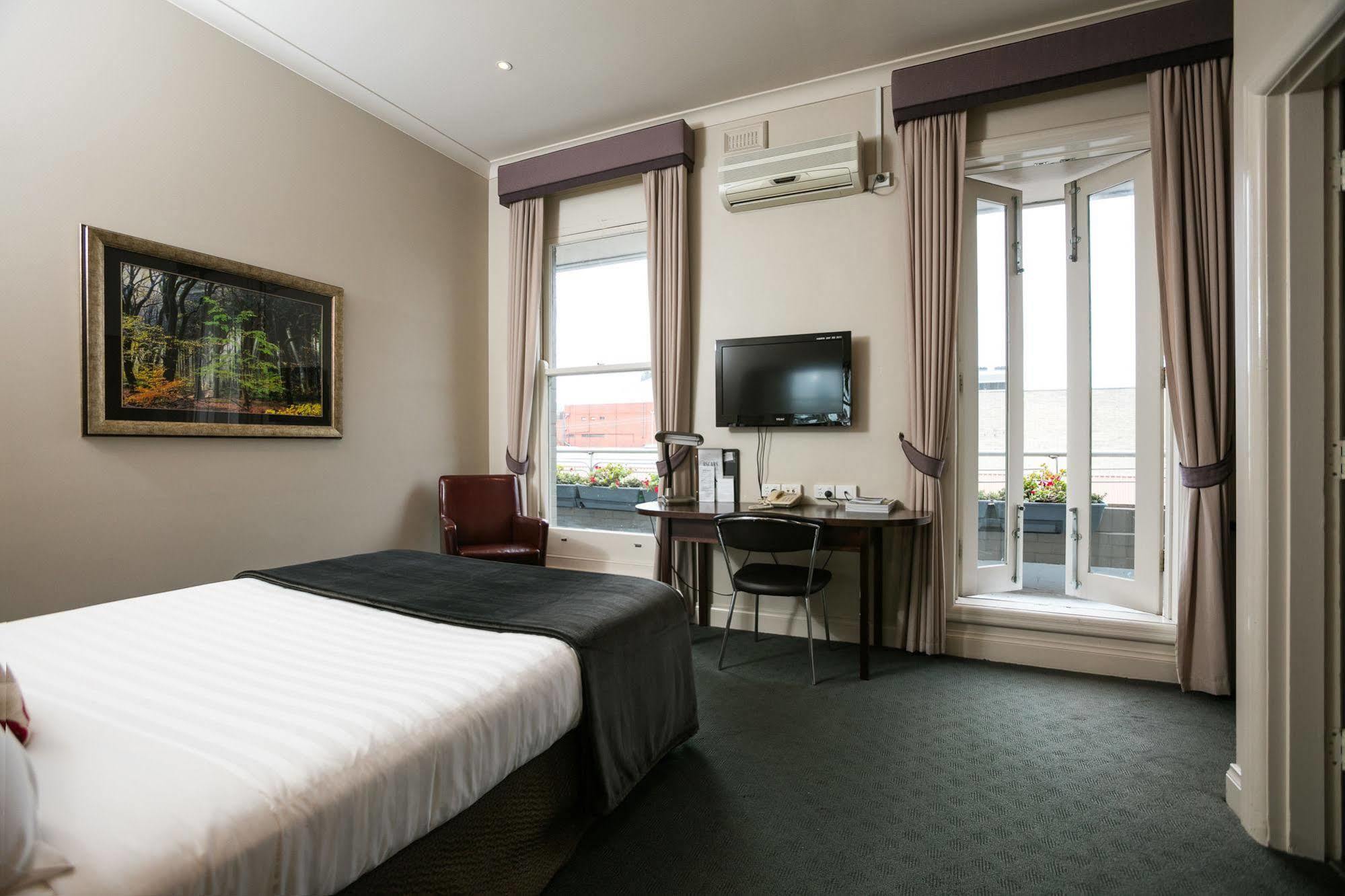 Oscars Hotel And Cafe Bar Ballarat Bagian luar foto